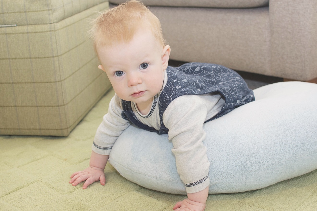cute_baby_tummy_time_nursing_pillow