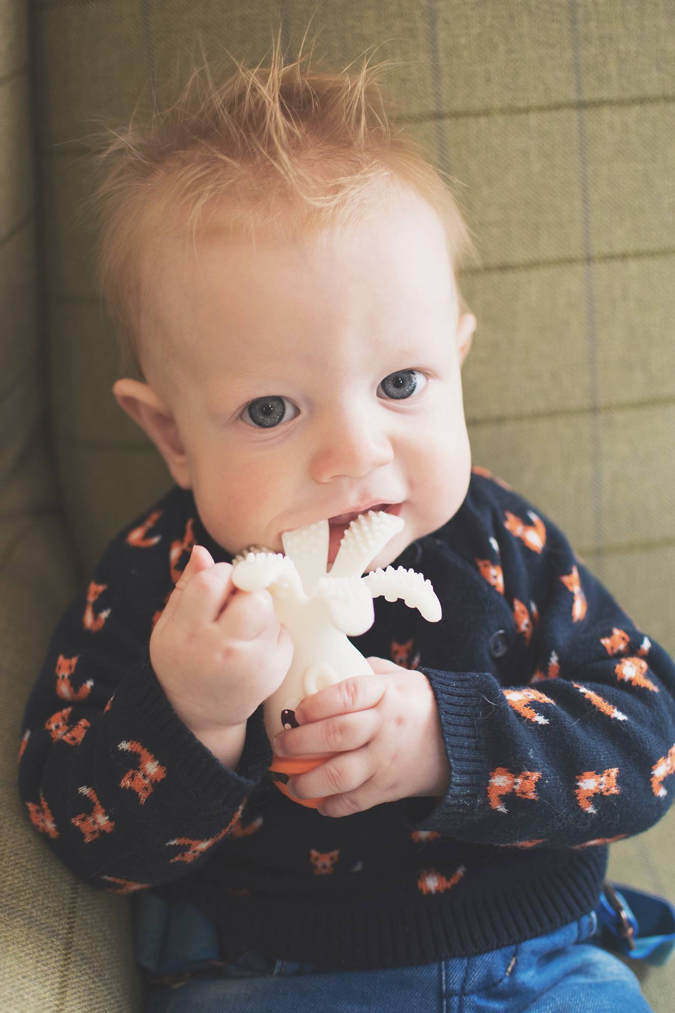 cute_teething_baby_sitting_chewing_mombella_06