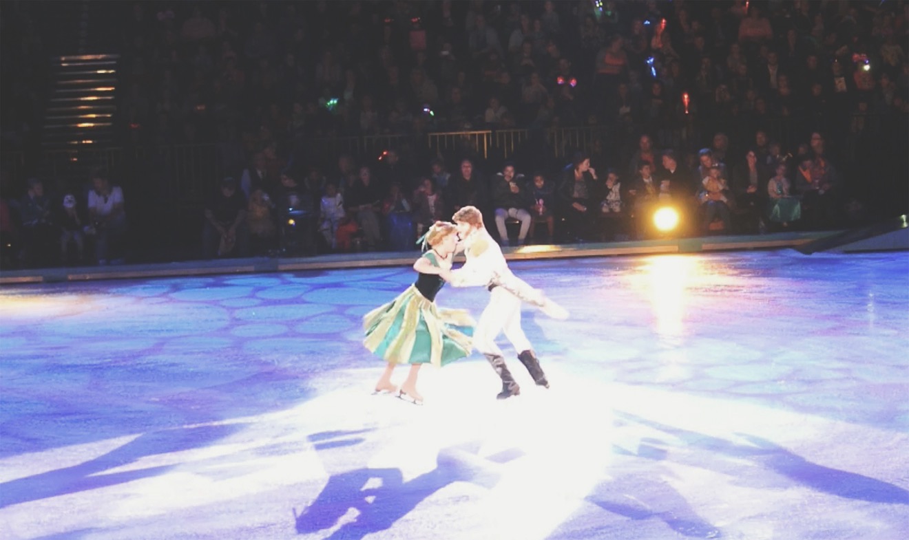 Disney_On_Ice_frozen_ana_prince