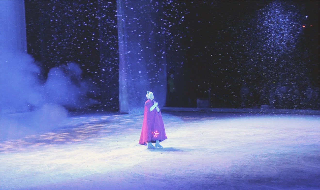 Disney_On_Ice_frozen_elsa_lights