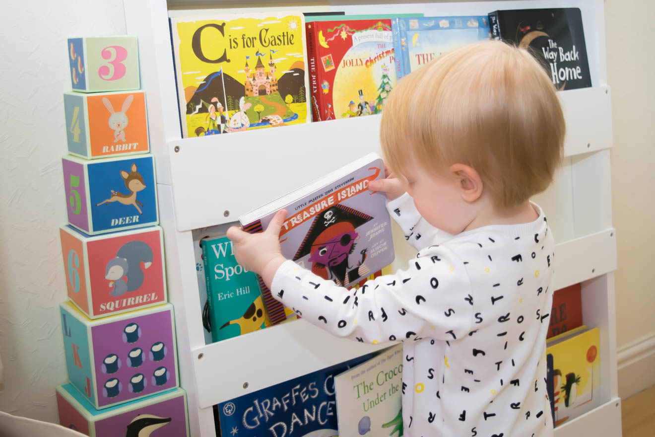 Tidy_books_bookcase_reading_children_06